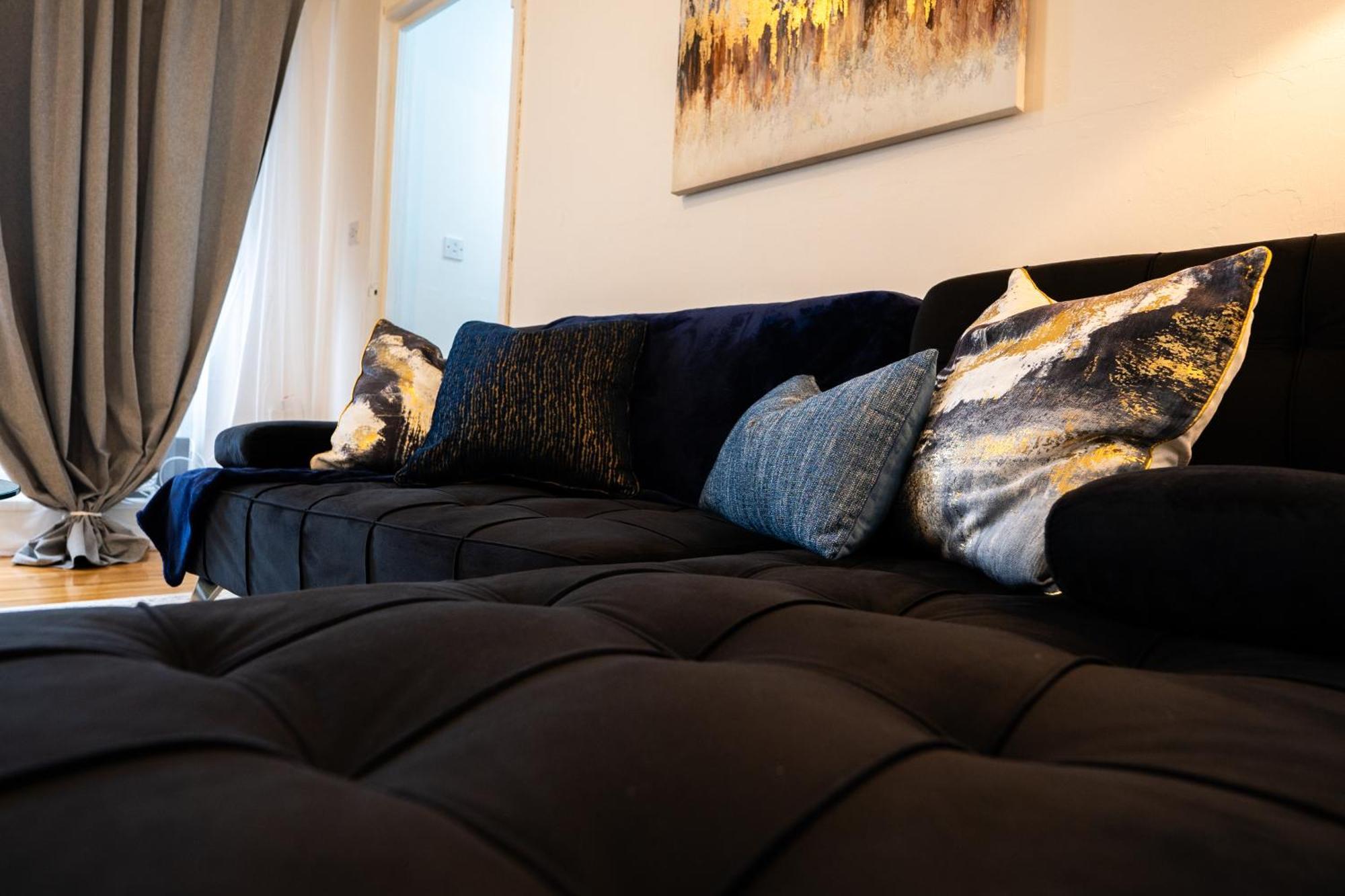 Arena Apartment With Balcony Birmingham Bagian luar foto