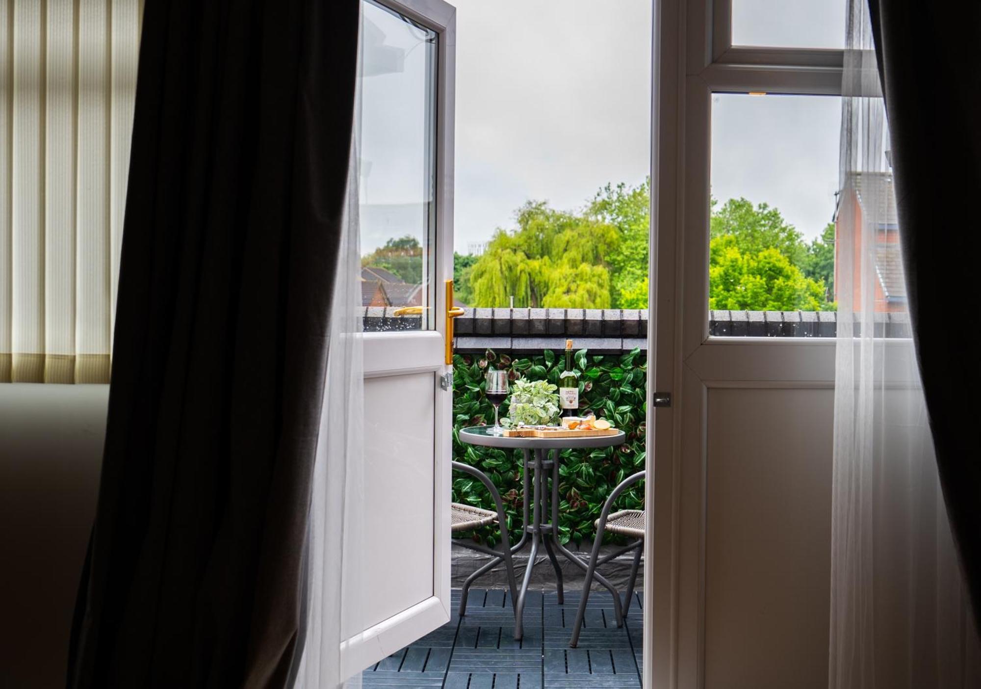 Arena Apartment With Balcony Birmingham Bagian luar foto