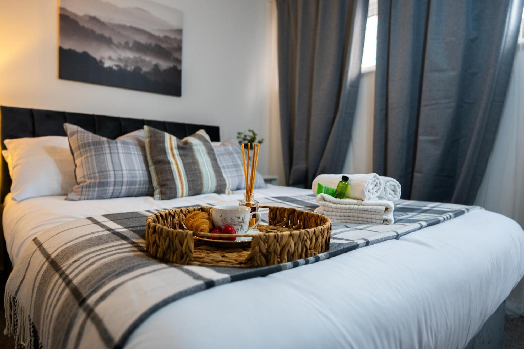 Arena Apartment With Balcony Birmingham Bagian luar foto