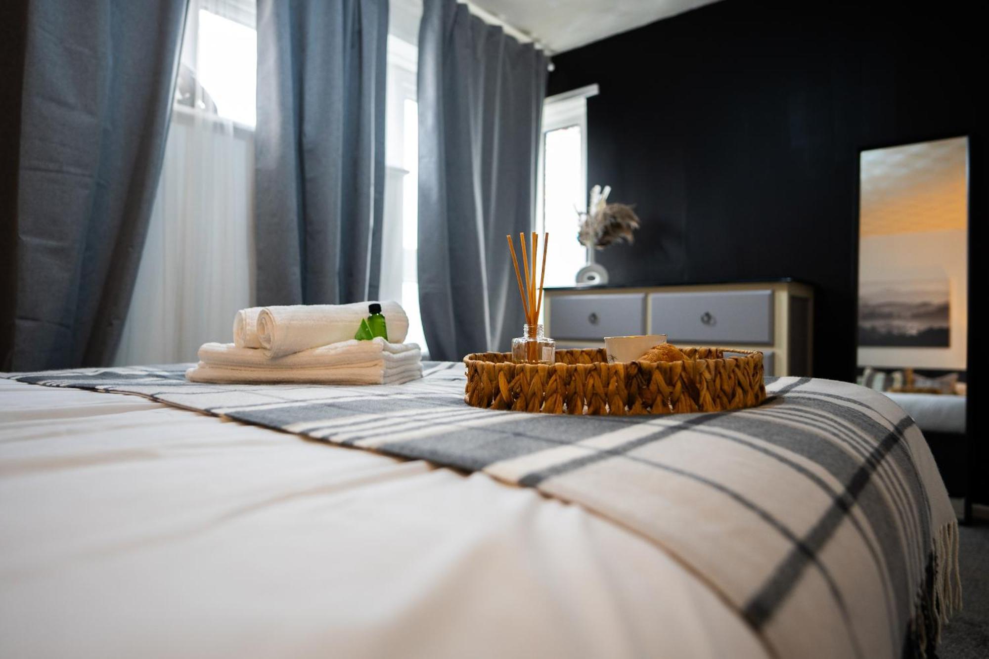Arena Apartment With Balcony Birmingham Bagian luar foto