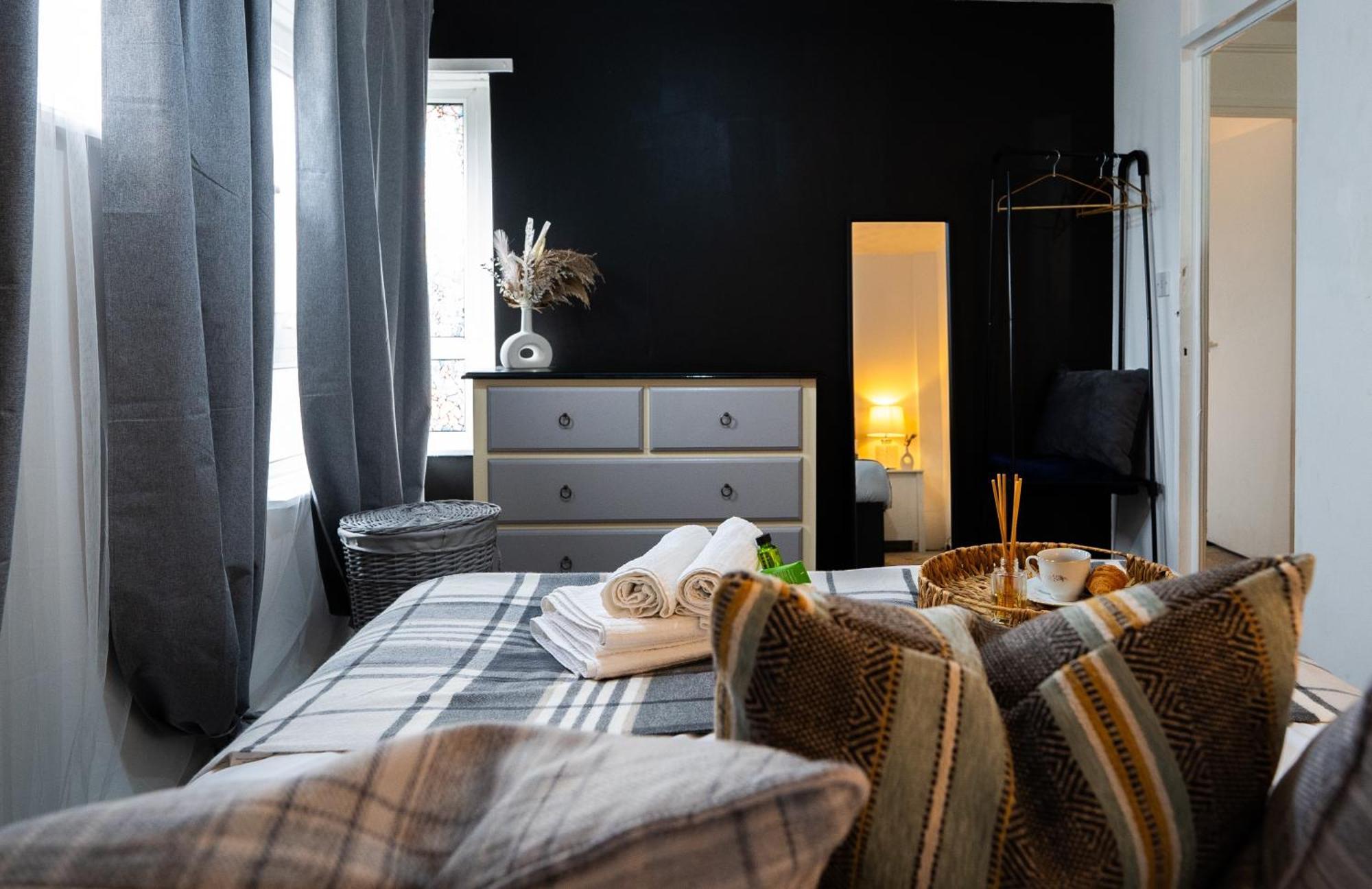 Arena Apartment With Balcony Birmingham Bagian luar foto