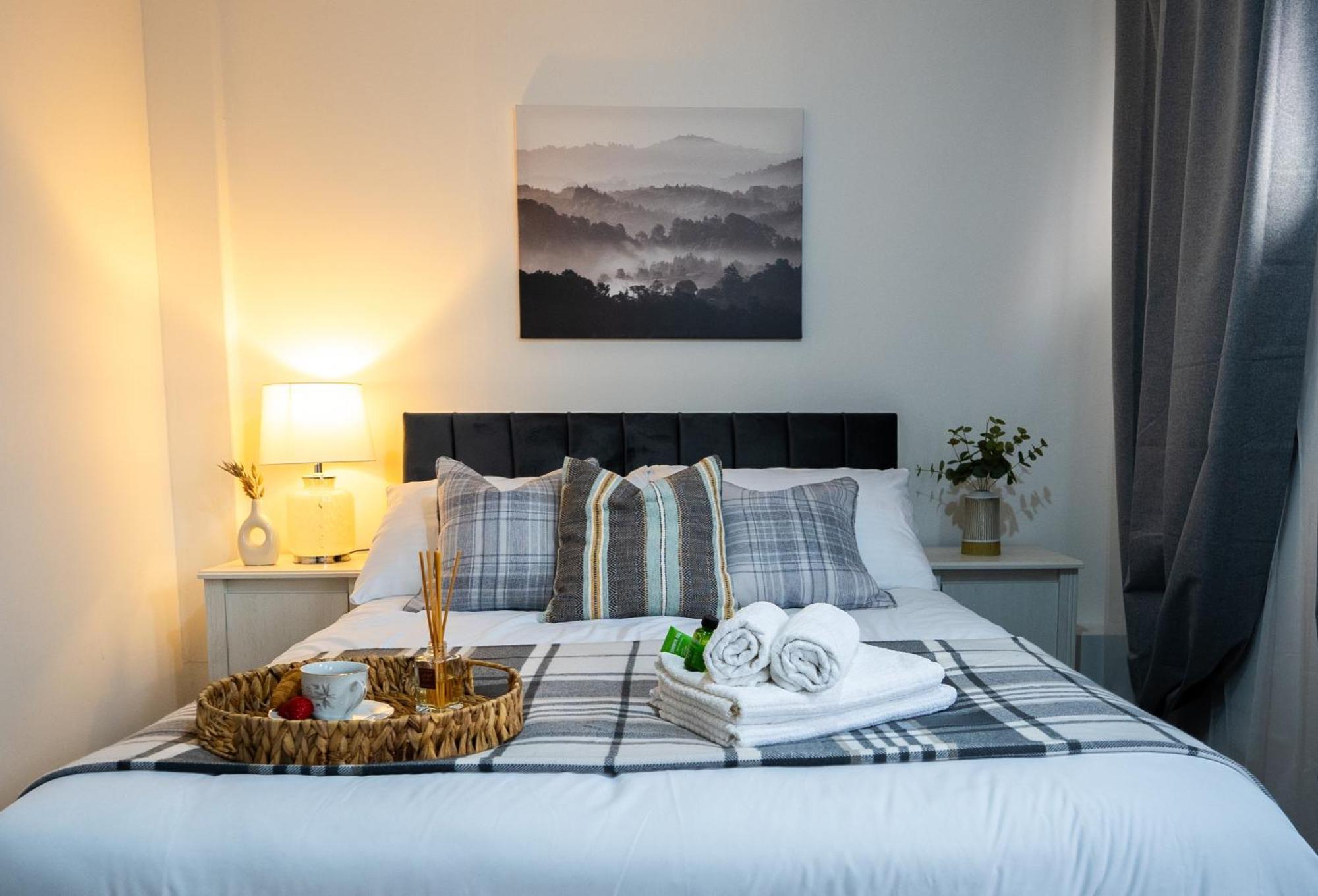Arena Apartment With Balcony Birmingham Bagian luar foto